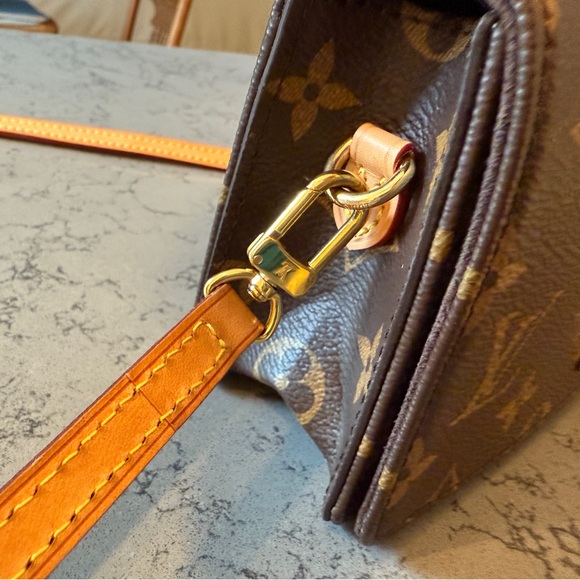 Louis Vuitton Lily On Chain + Authentic LV Leather Crossbody Strap - Picture 8 of 14